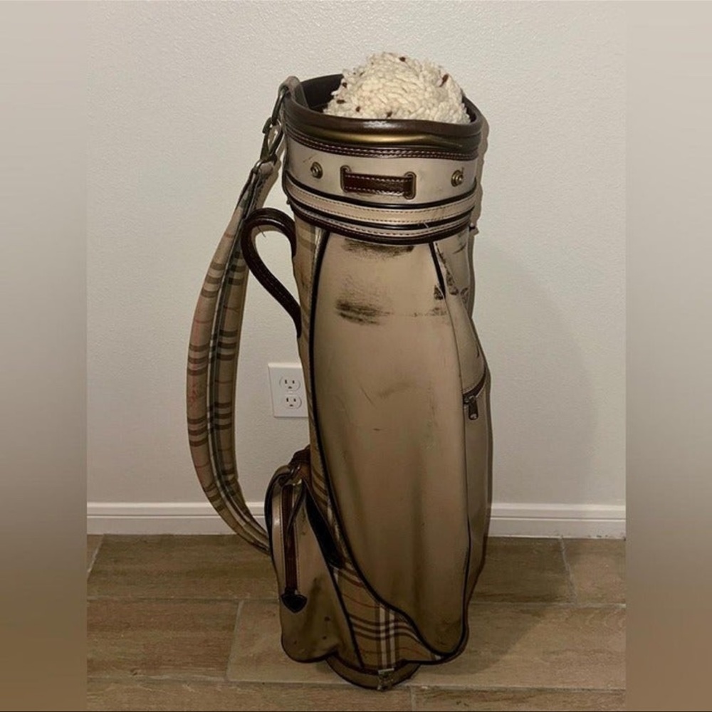 Vintage Burberrys Leather Golf Bag. - Picture 4 of 11
